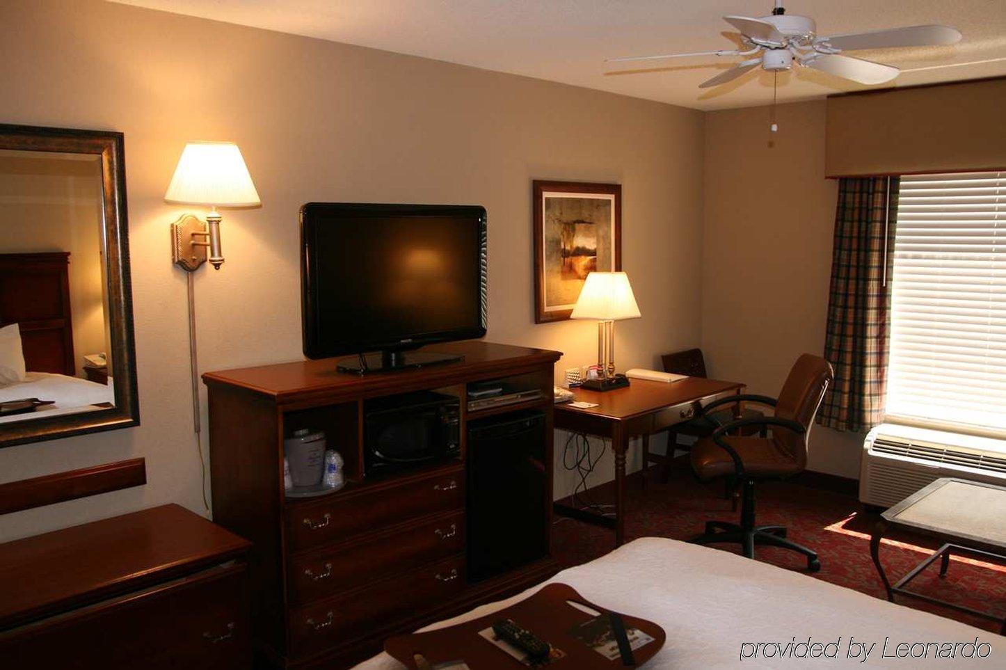 Hampton Inn & Suites Montgomery-Eastchase Номер фото